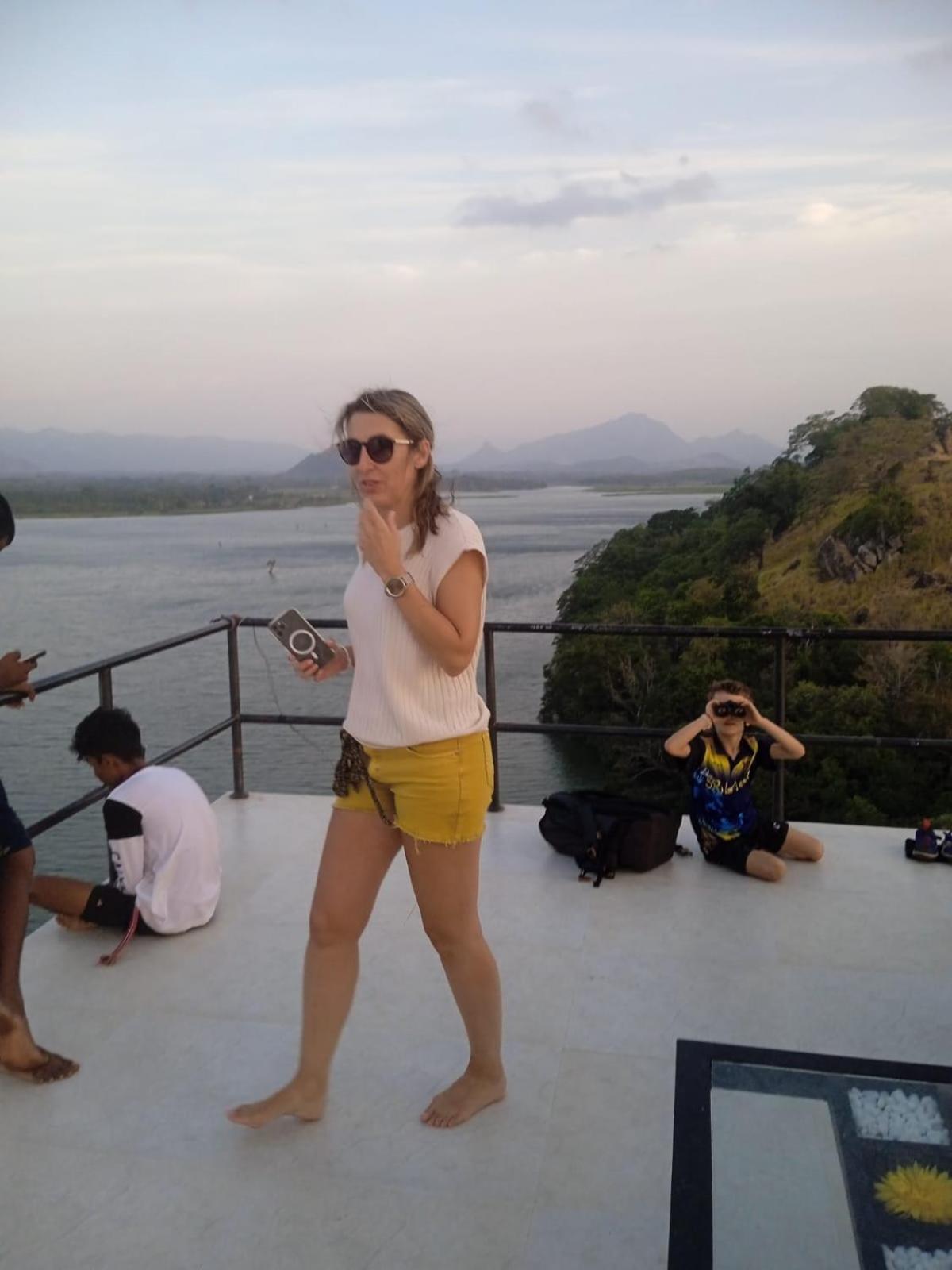 New Rasi Guest House ดัมบูลลา ภายนอก รูปภาพ